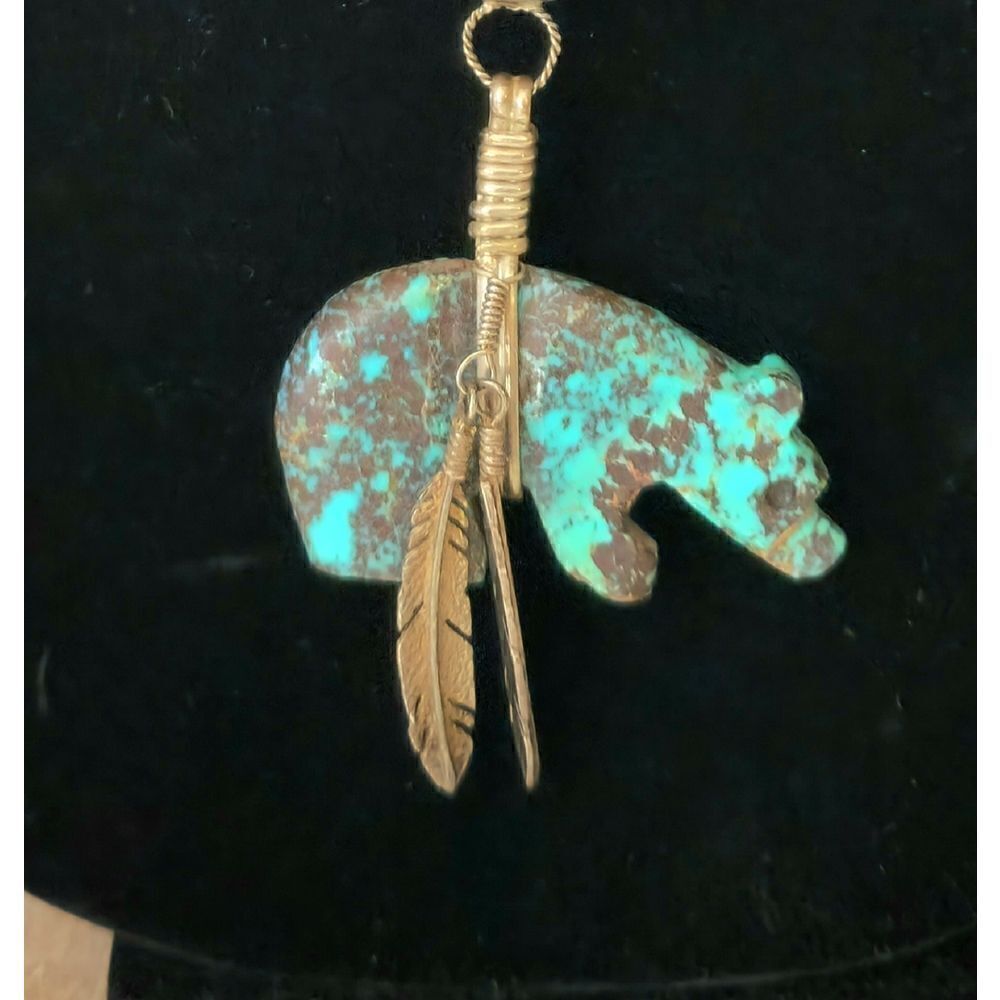 Vintage Native Zuni carved turquoise sterling bear feather pendant - Picture 3 of 10